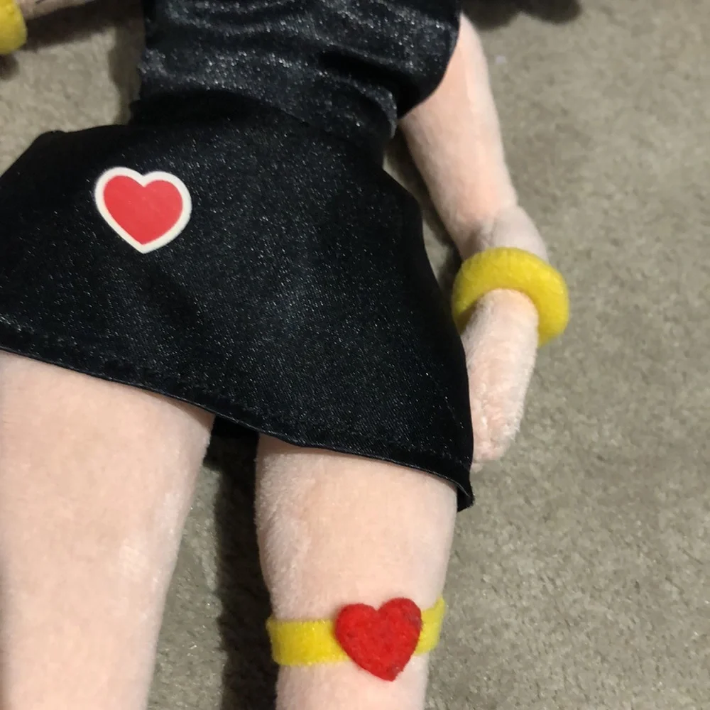 Betty Boop doll— America’s sweetheart Wearing a black mini cocktail dress - Picture 6 of 7